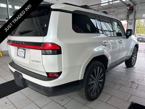 Used 2025 Lexus GX 550 w/ Accessory Package (2T) image 5