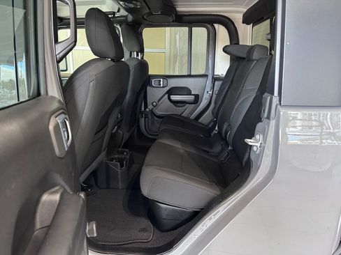 Used 2021 Jeep Gladiator Sport image 10