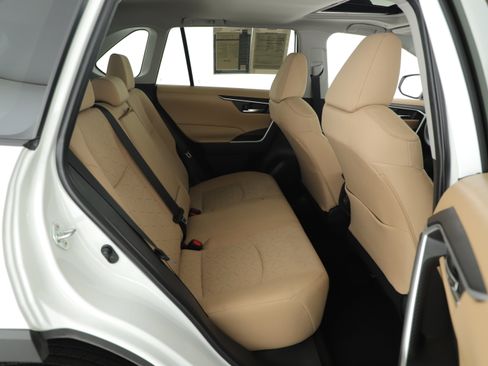 Used 2023 Toyota RAV4 XLE w/ Convenience Package image 10