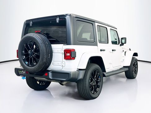 Used 2023 Jeep Wrangler Unlimited Sahara w/ Cold Weather Group AWD/4WD image 9
