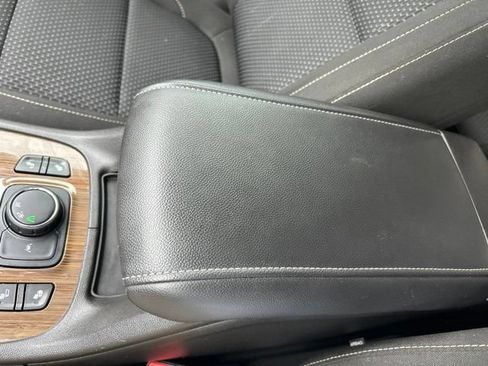 Used 2023 GMC Acadia SLE w/ Driver Convenience Package FWD image 38