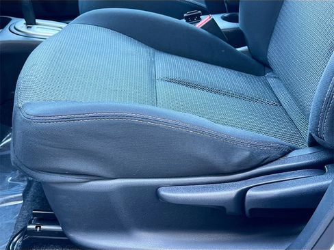 Used 2016 Nissan Versa SV image 17