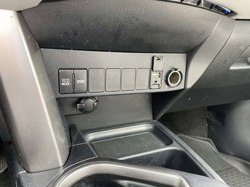Used 2017 Toyota RAV4 XLE FWD image 21