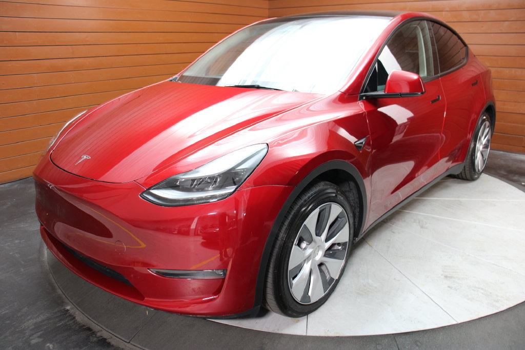 Used 2024 Tesla Model Y Long Range AWD/4WD image 3