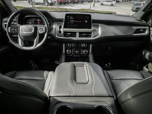 Used 2023 GMC Yukon XL SLT image 29