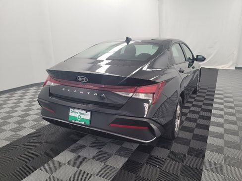 Used 2025 Hyundai Elantra SE FWD image 7