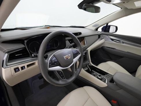 Used 2025 Cadillac XT5 Premium Luxury image 10