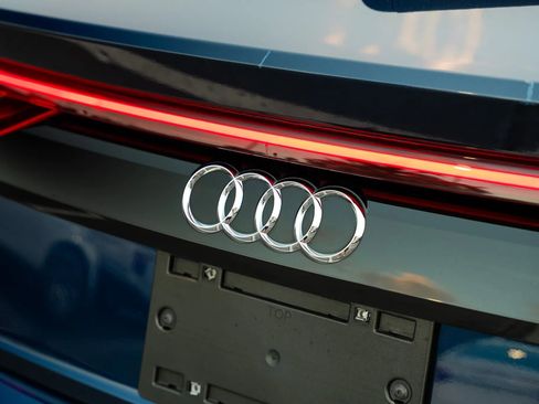 Used 2022 Audi Q8 Premium Plus AWD/4WD image 16