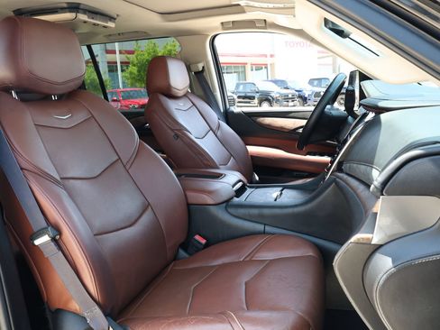 Used 2016 Cadillac Escalade ESV Luxury RWD image 32
