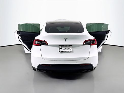 Used 2021 Tesla Model Y Standard Range image 37