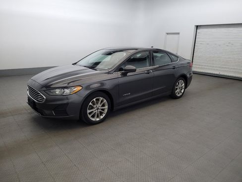 Used 2019 Ford Fusion SE FWD image 2