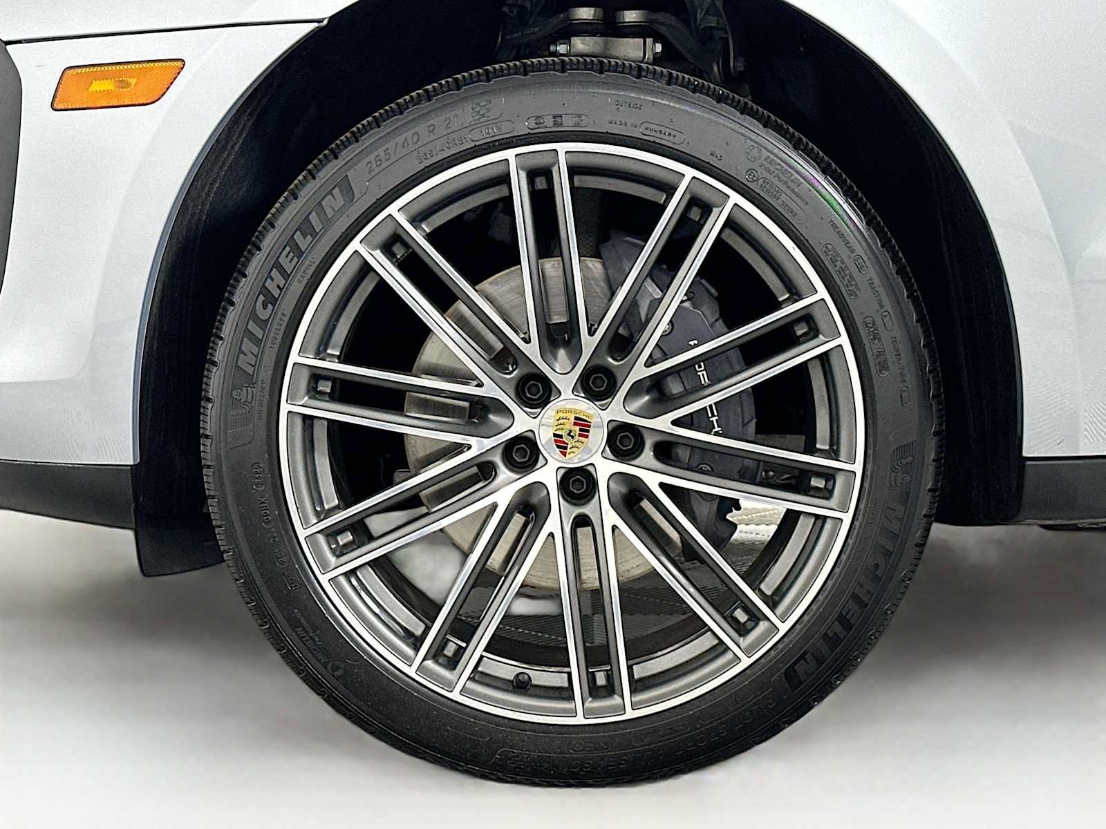 Certified 2026 Porsche Macan AWD/4WD image 32