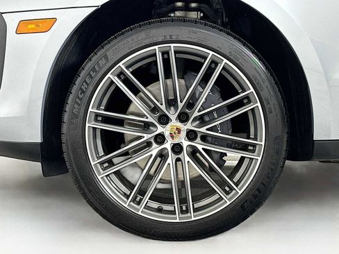 Certified 2026 Porsche Macan AWD/4WD image 32