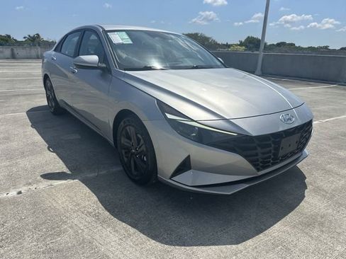 Used 2023 Hyundai Elantra SEL image 40