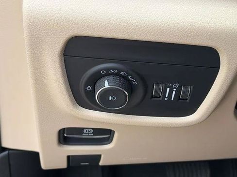 Certified 2025 Jeep Grand Cherokee Limited RWD image 20