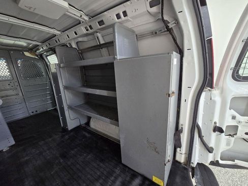 Used 2014 Chevrolet Express 2500 RWD image 11