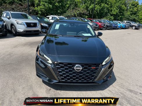 Used 2023 Nissan Altima 2.5 SR w/ SR Premium Package FWD image 10