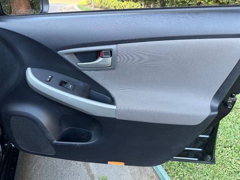 Used 2015 Toyota Prius Two w/ Preferred Accessory Package FWD image 23