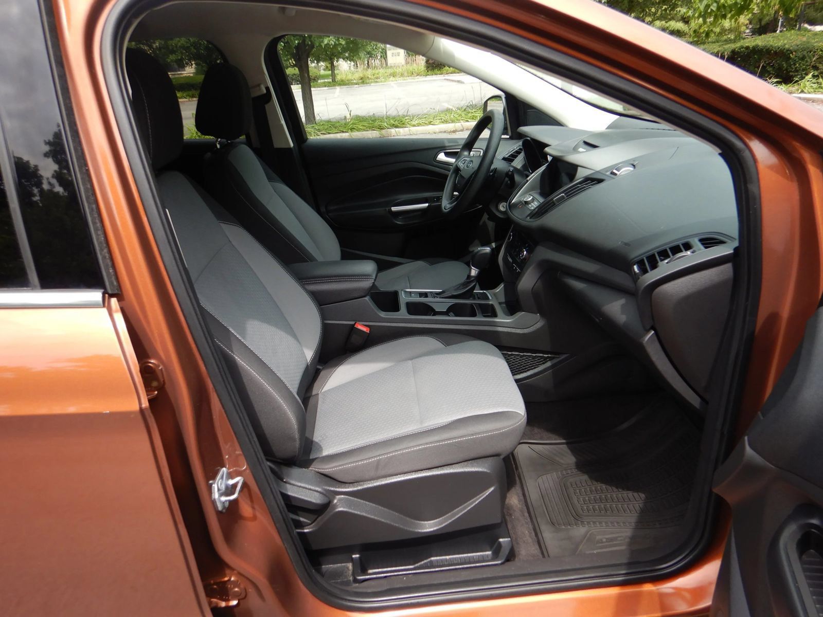 Used 2017 Ford Escape SE w/ Equipment Group 201A AWD/4WD image 18
