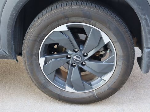 Used 2024 Nissan Rogue SV FWD image 27