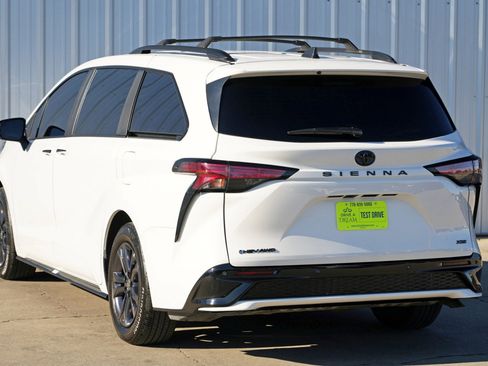 Used 2025 Toyota Sienna XSE w/ XSE Plus Package image 52
