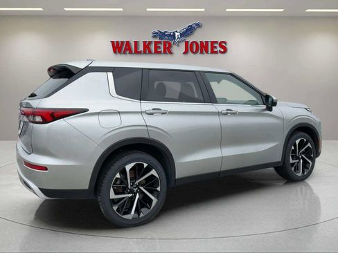 Used 2024 Mitsubishi Outlander SE image 5