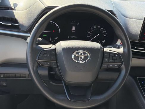 Certified 2023 Toyota Sienna LE FWD image 9