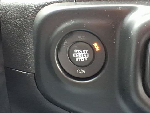 Used 2023 Jeep Gladiator Overland AWD/4WD image 8
