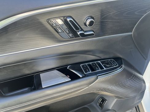 Used 2024 Cadillac Lyriq Luxury image 11