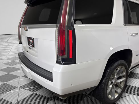 Used 2020 Cadillac Escalade Platinum image 16