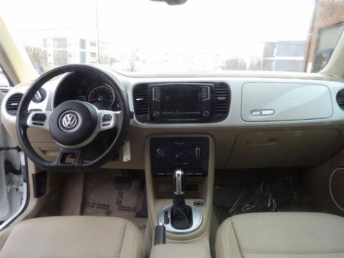 Used 2016 Volkswagen Beetle SE image 15
