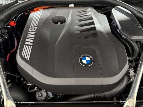 New 2026 BMW 550e xDrive w/ Premium Package AWD/4WD image 24