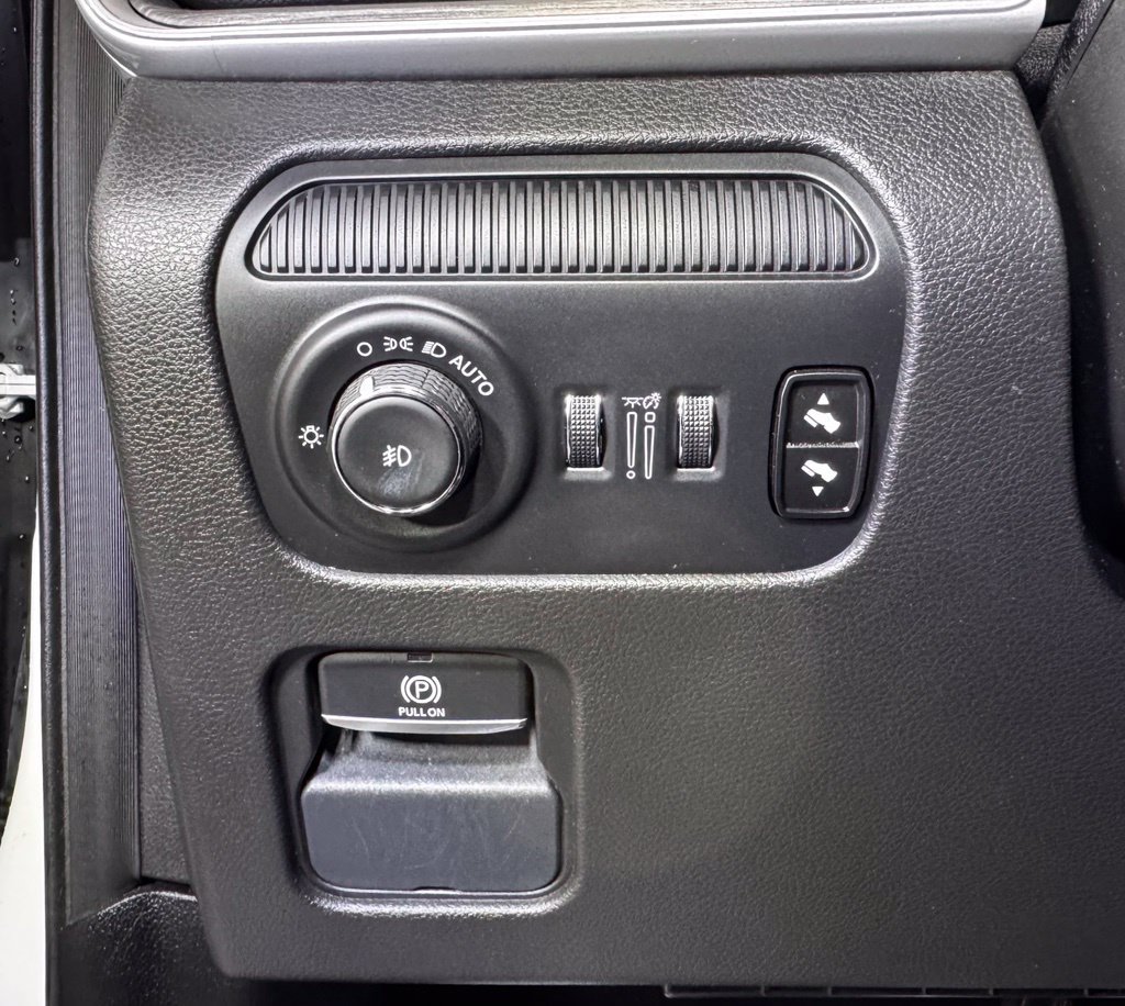 Used 2024 Jeep Wagoneer L Series II w/ Flexible Seating Group AWD/4WD image 19