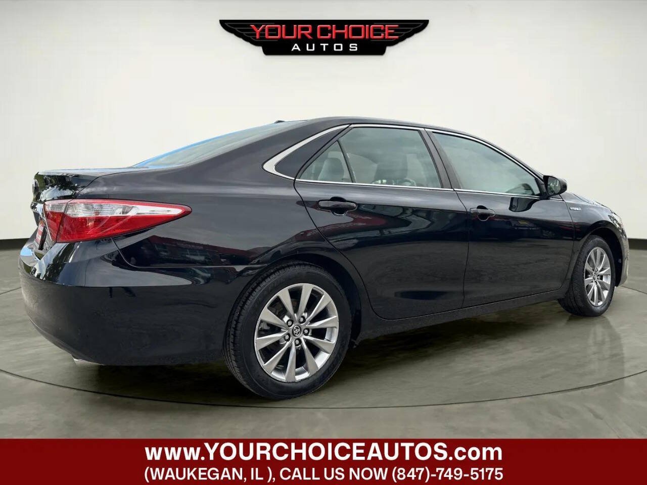 Used 2017 Toyota Camry XLE w/ Moonroof Package FWD image 5