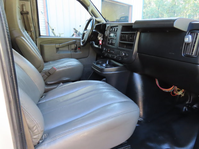 Used 2018 Chevrolet Express 2500 w/ Driver Convenience Package RWD image 26