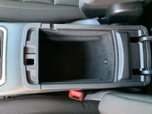 Used 2021 Jeep Grand Cherokee Laredo image 23