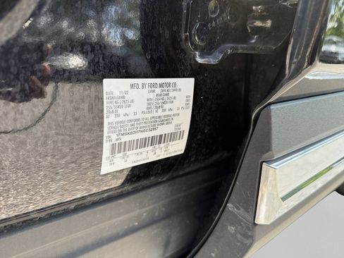 Used 2022 Ford Explorer XLT w/ Equipment Group 202A AWD/4WD image 31