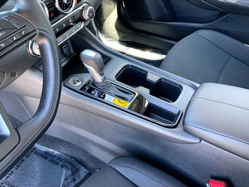Used 2025 Nissan Sentra S image 15