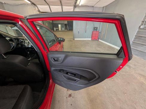 Used 2012 Ford Fiesta SE w/ Super Fuel Economy Pkg FWD image 28