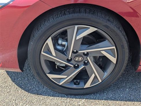 Used 2024 Hyundai Elantra Limited image 10