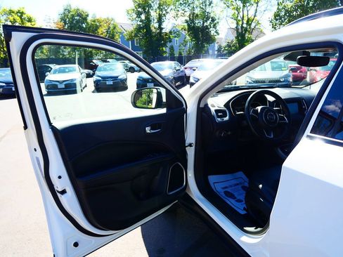 Used 2019 Jeep Compass Latitude w/ Popular Equipment Group AWD/4WD image 16