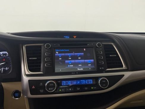 Used 2015 Toyota Highlander XLE AWD/4WD image 20