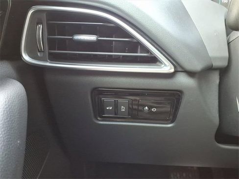 Used 2020 Jaguar F-PACE Premium image 15