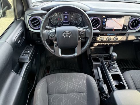 Used 2016 Toyota Tacoma TRD Sport image 29