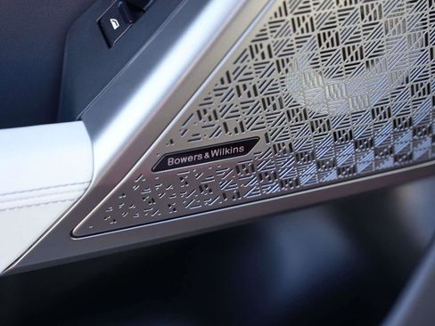 Used 2025 BMW i5 M60 w/ Dynamic Handling Package image 8