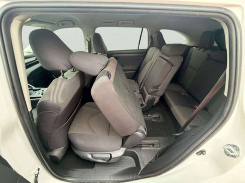 Used 2023 Toyota Highlander L FWD image 26