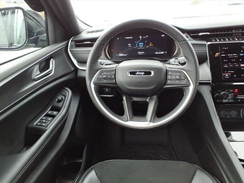 Used 2024 Jeep Grand Cherokee L Altitude image 25