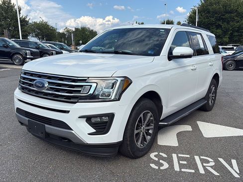 Used 2020 Ford Expedition XLT w/ Equipment Group 202A AWD/4WD image 2