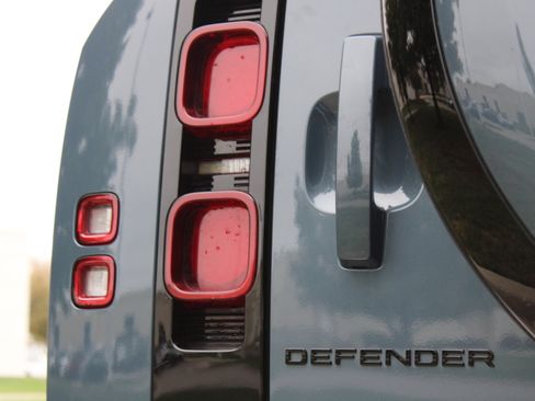 Used 2024 Land Rover Defender 110 S image 78