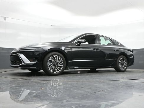 Used 2025 Hyundai Sonata Limited FWD image 44